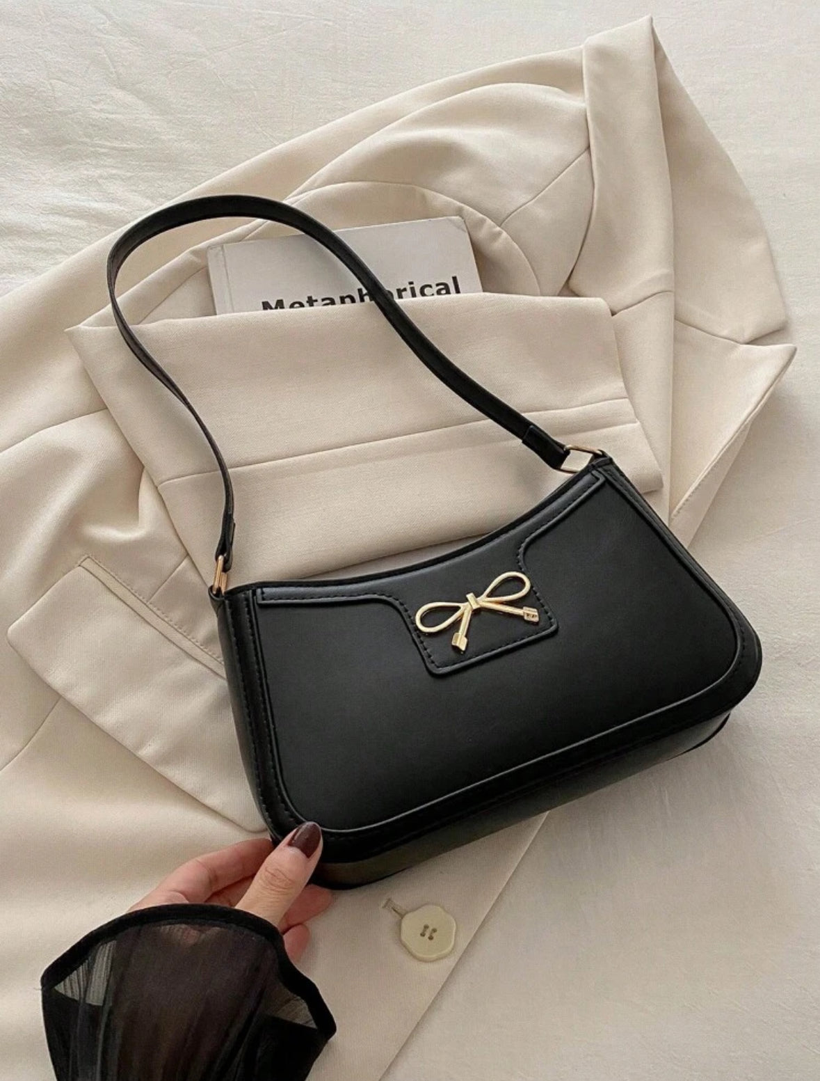 Bolso con moña dorado