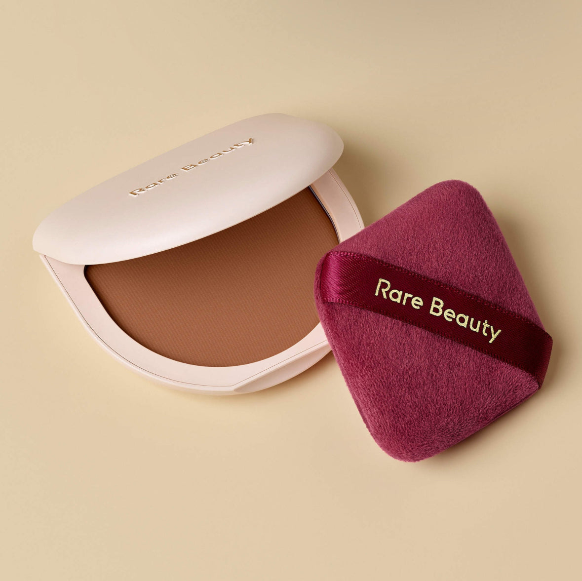 [Rare Beauty] by Selena Gomez 
True to Myself Tinted Pressed Talc-Free Finishing *BAJO PEDIDO*