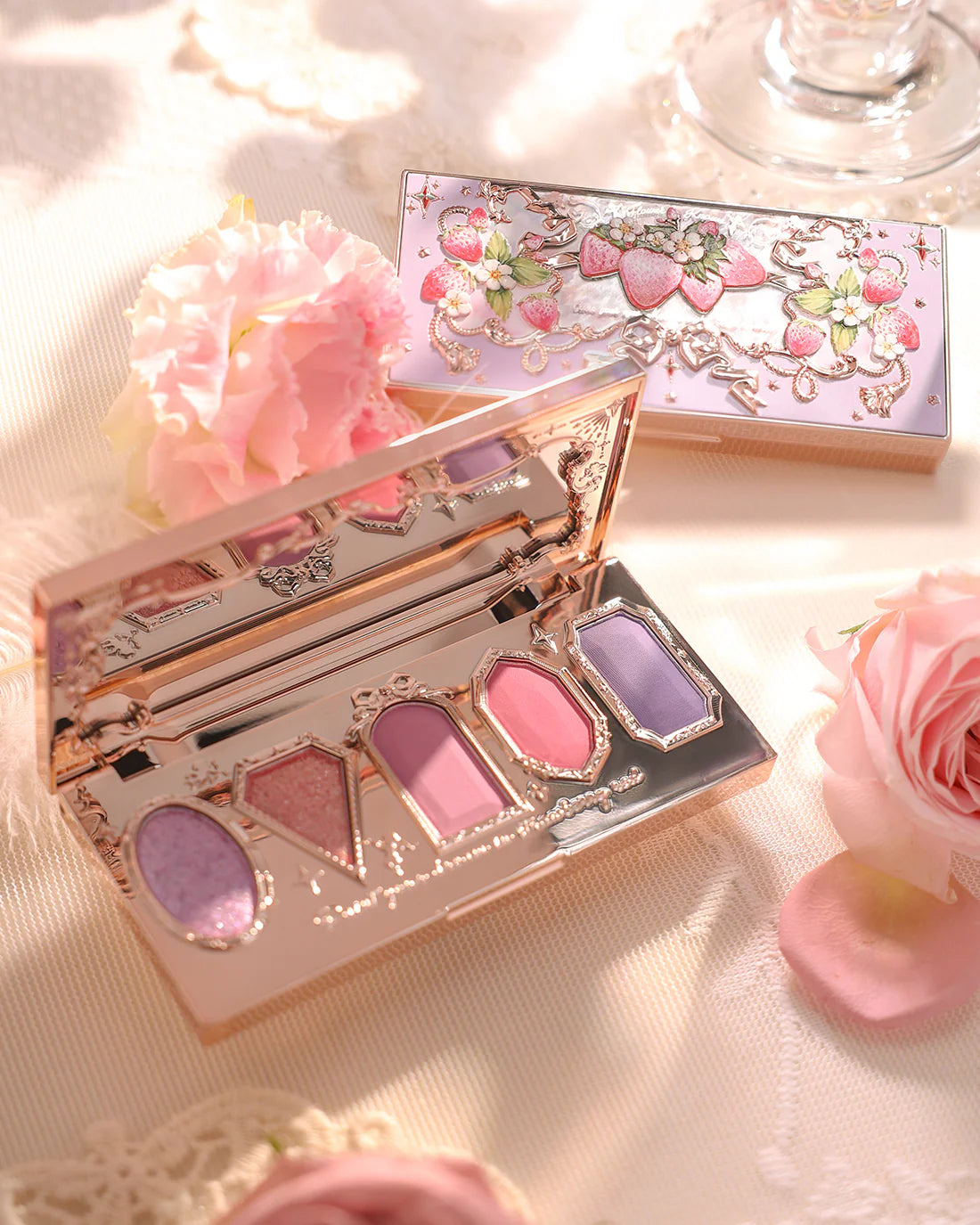 [Flower Knows] Violet Strawberry Rococo Eyeshadow Palette *BAJO PEDIDO*