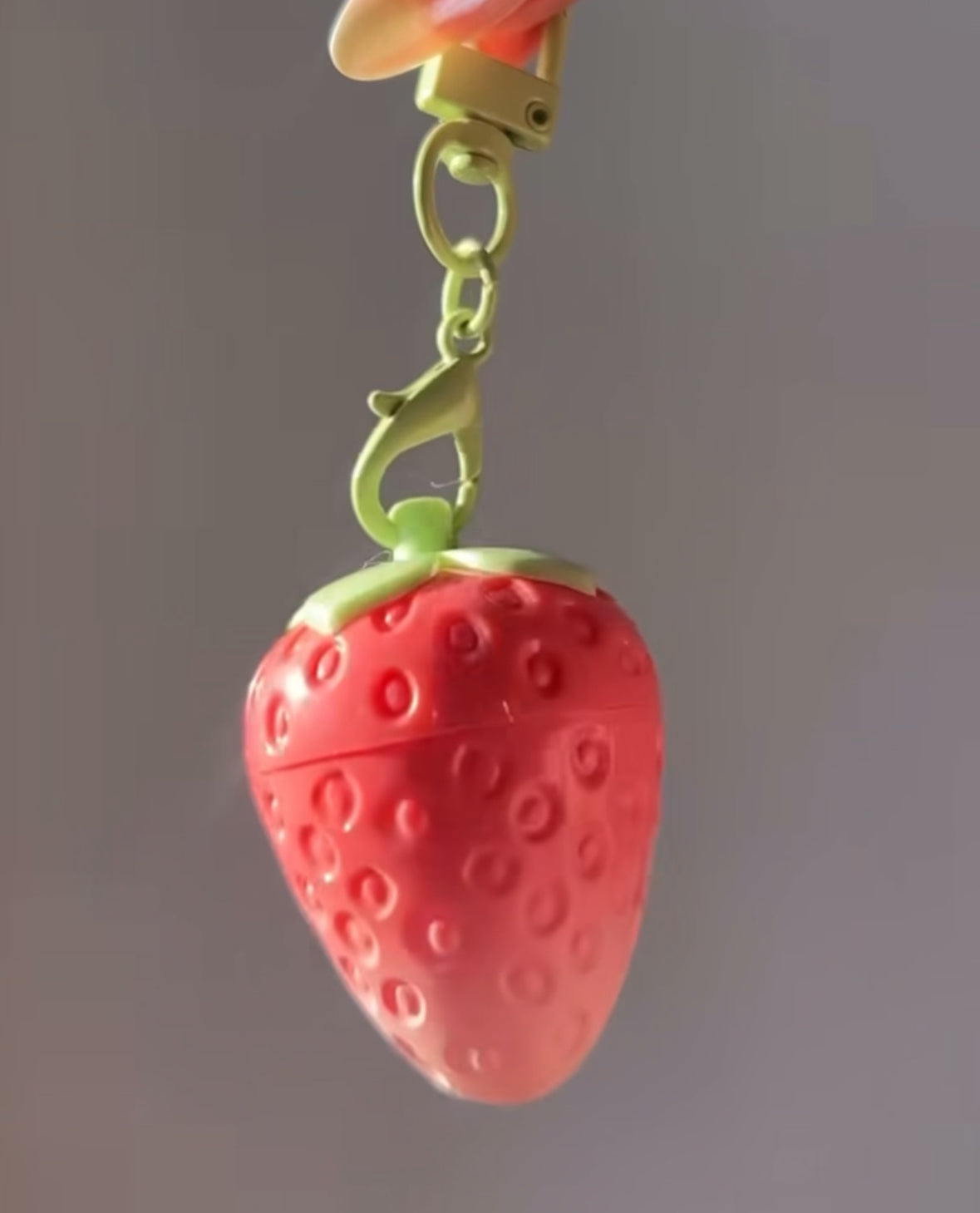 Strawberry Lip Balm pH color changing- Lip Balm de Fresa Con llavero