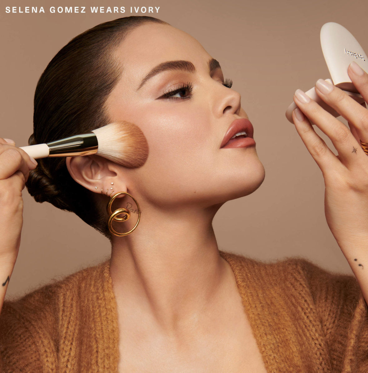 [Rare Beauty] by Selena Gomez 
True to Myself Tinted Pressed Talc-Free Finishing *BAJO PEDIDO*