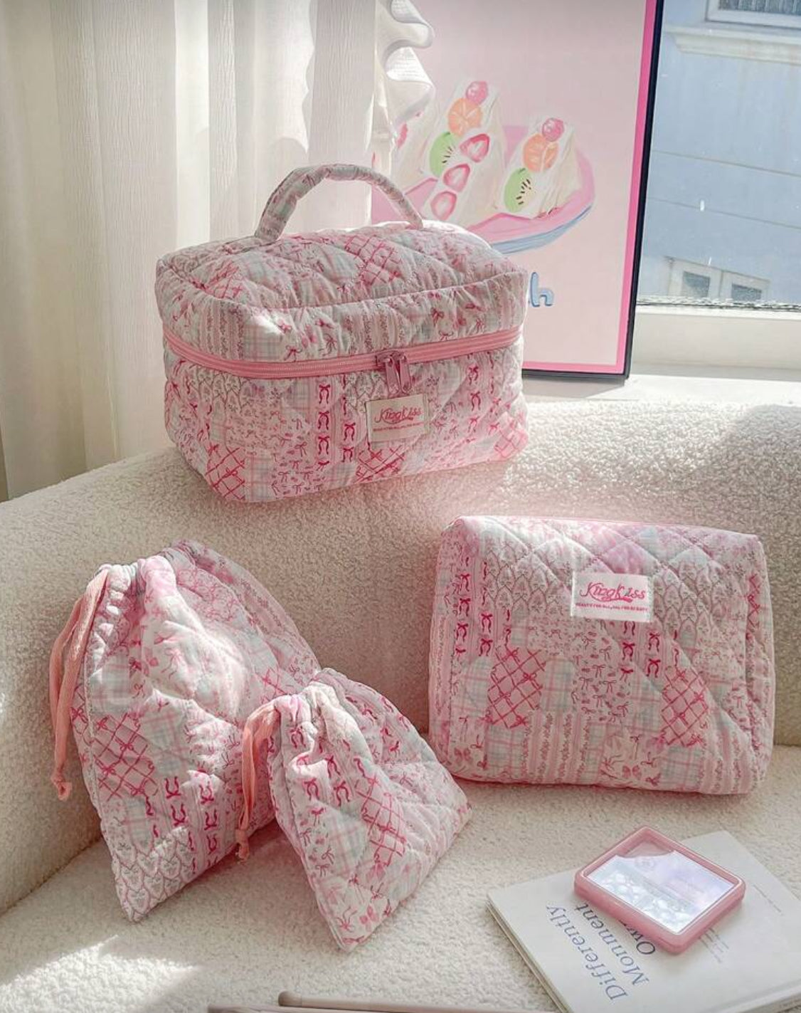 Cosmetiquera a colchada con estampado floral M+L